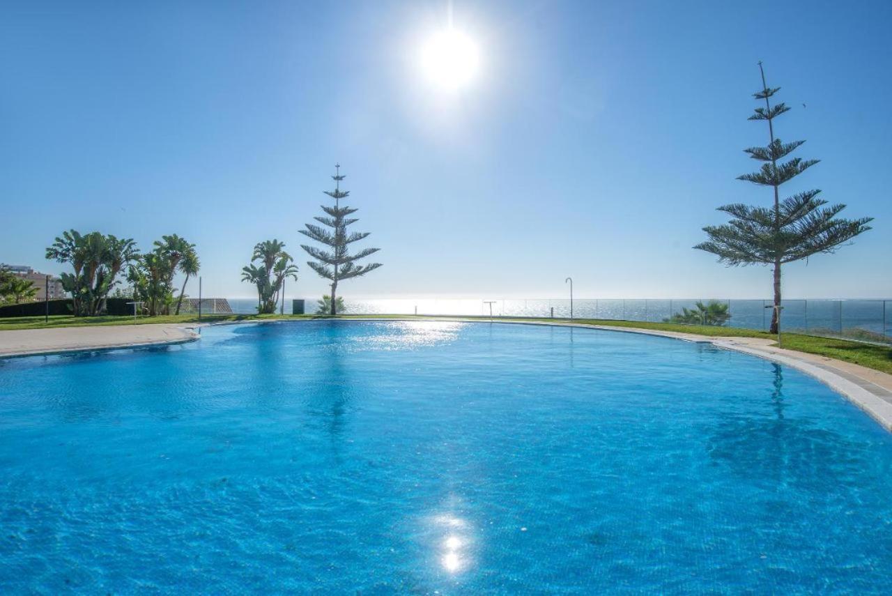 Beach And Pool Holidays At The Grand Coloso Appartement Benalmádena Buitenkant foto