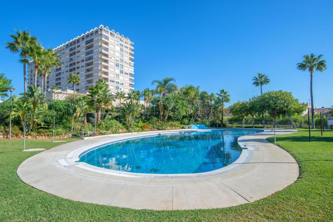 Beach And Pool Holidays At The Grand Coloso Appartement Benalmádena Buitenkant foto