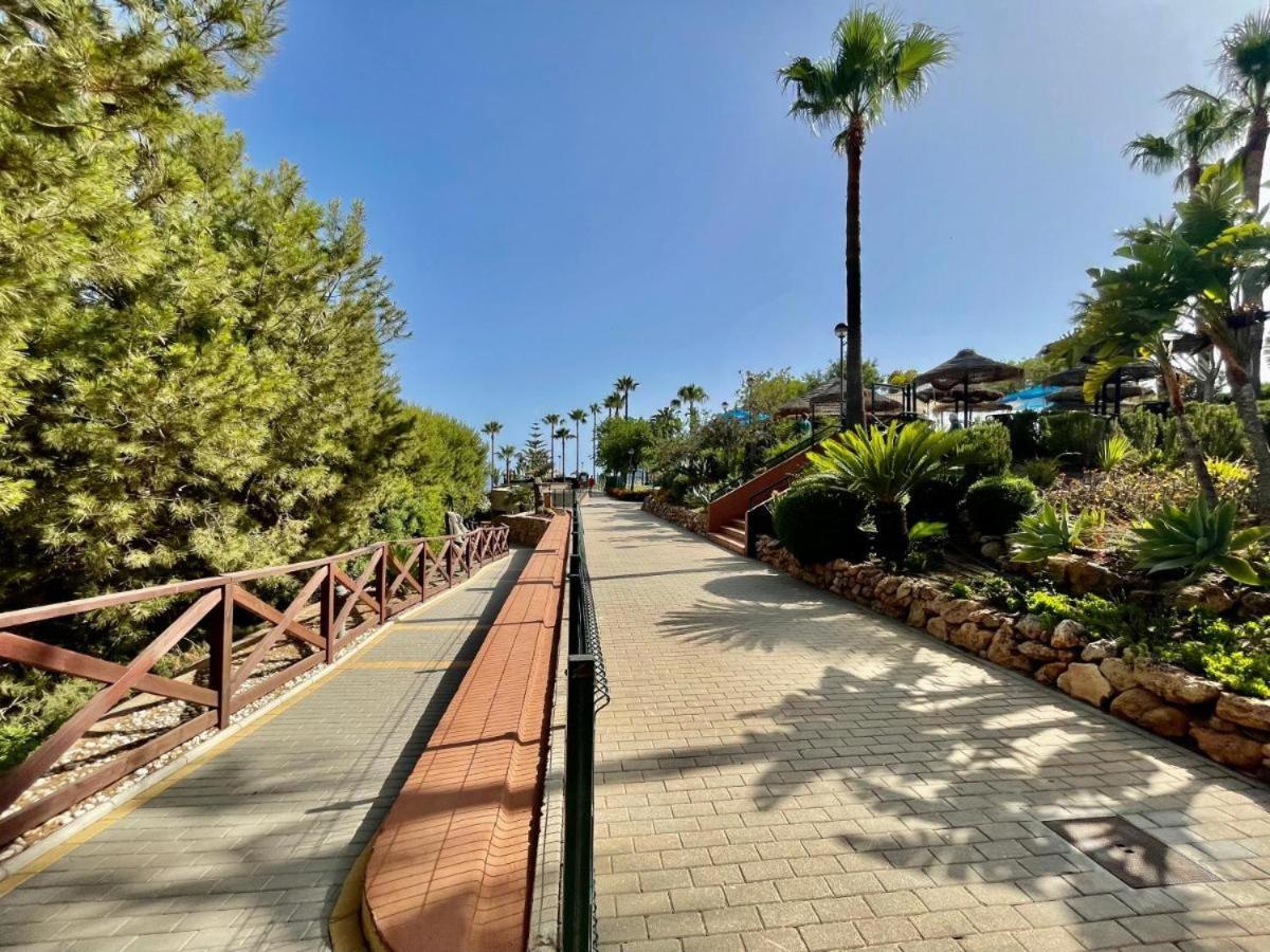 Beach And Pool Holidays At The Grand Coloso Appartement Benalmádena Buitenkant foto