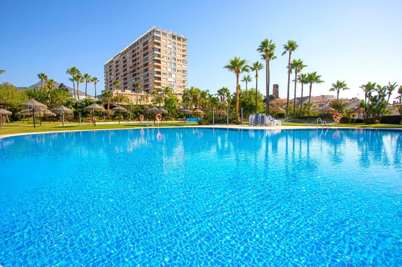 Beach And Pool Holidays At The Grand Coloso Appartement Benalmádena Buitenkant foto